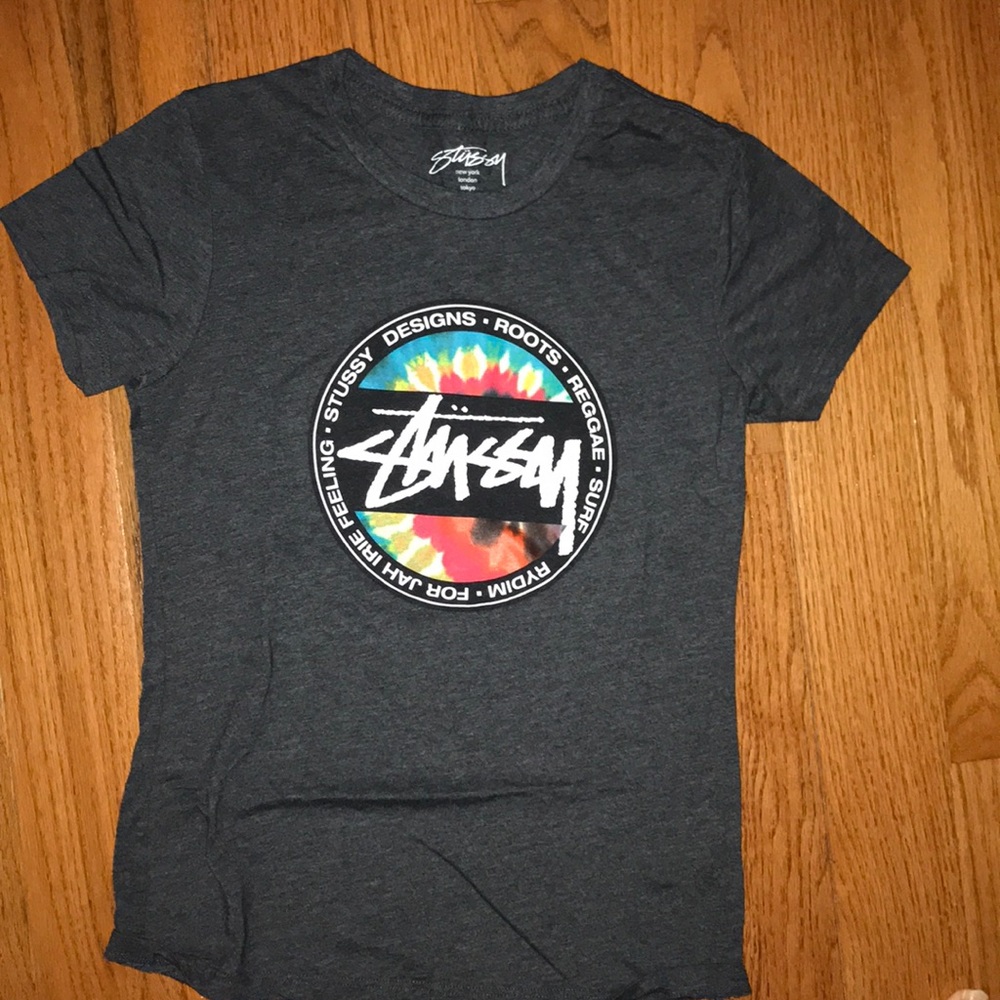 Gray graphic tee